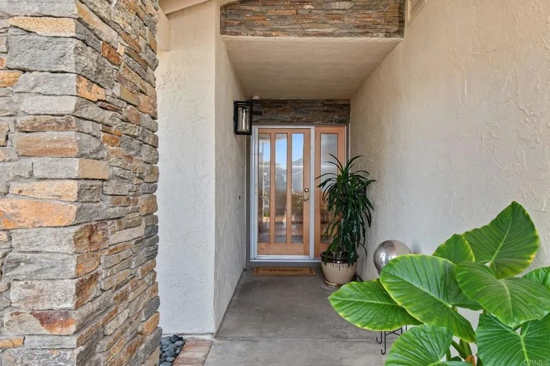 9165 Les Road