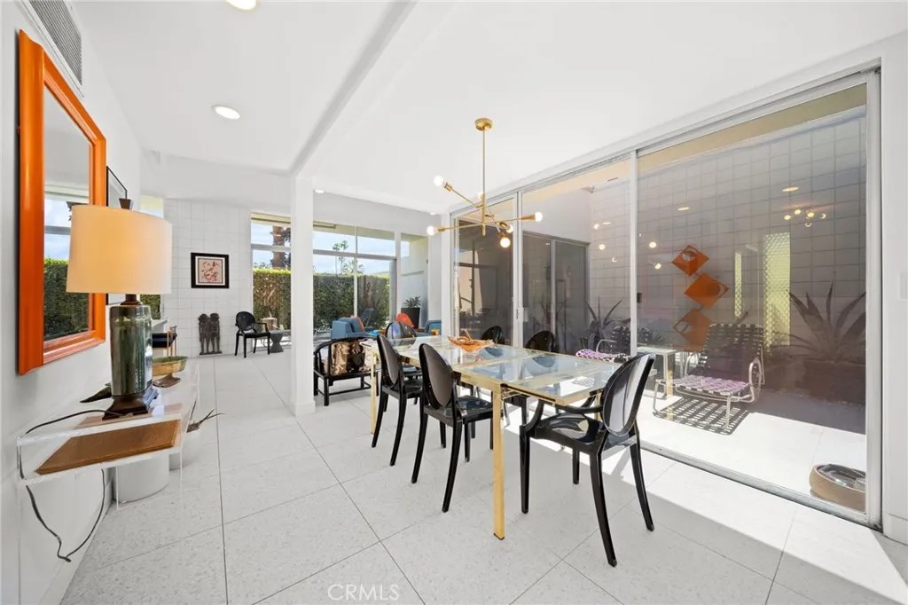760 E La Verne