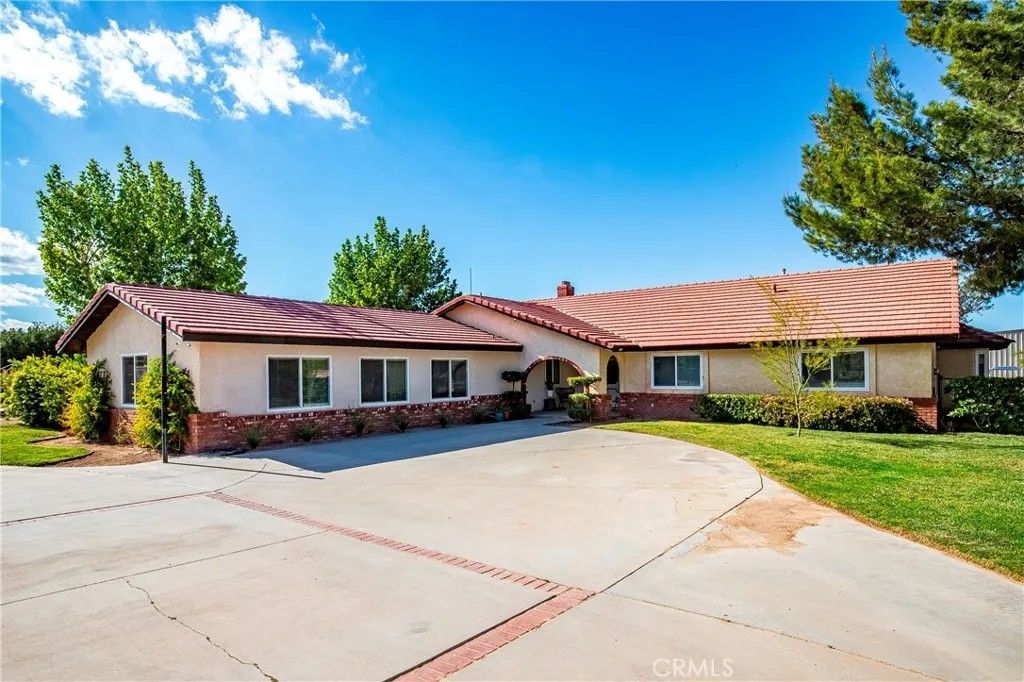 Photo of 2257 West Avenue N8, Palmdale, CA 93551 (MLS # SR26092075)