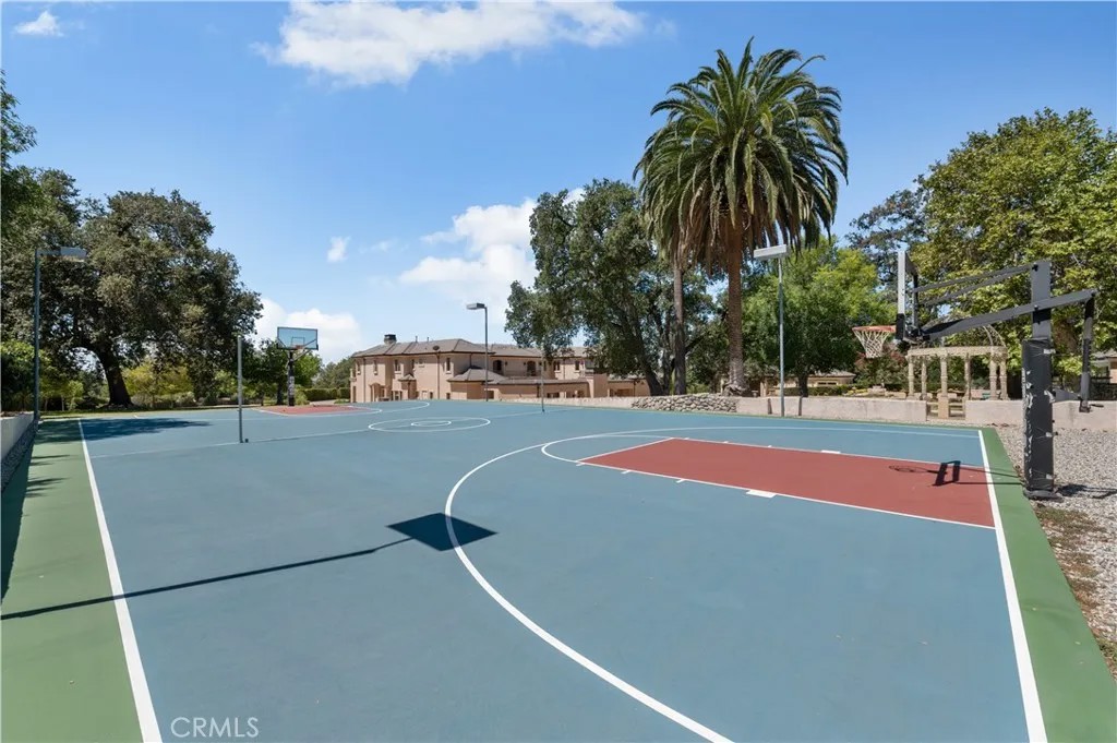 1433 Royal Oaks