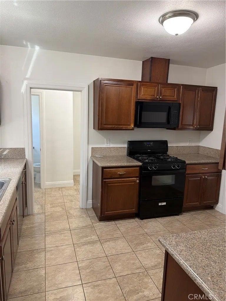 3433 Lowell
