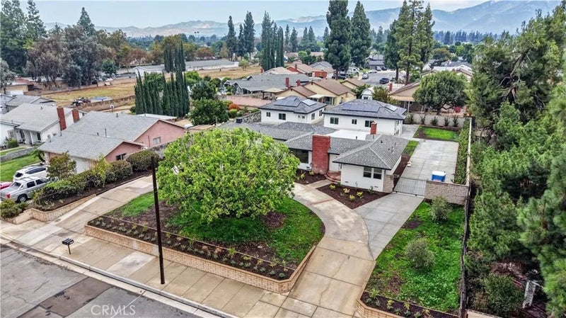 1022 W Francis