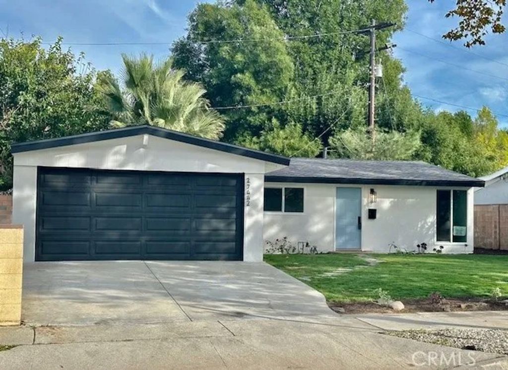 Photo of 27442 Plumwood Ave, Canyon Country, CA 91351 (MLS # SR25265759)