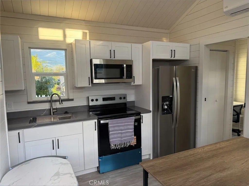 Photo of 501 S mistletoe Ave #17, San Jacinto, CA 92582 (MLS # SW26037710)