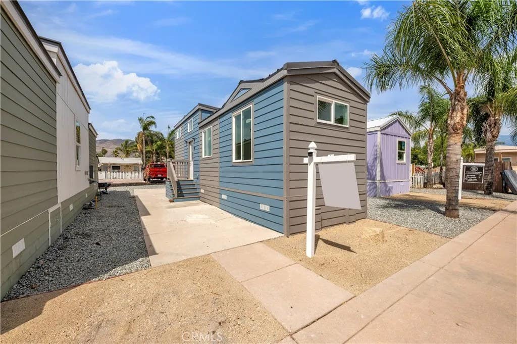 Photo of 501 S mistletoe Ave #17, San Jacinto, CA 92582 (MLS # SW26037710)