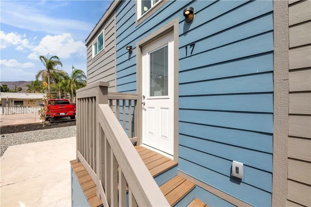 Photo of 501 S mistletoe Ave #17, San Jacinto, CA 92582 (MLS # SW26037710)