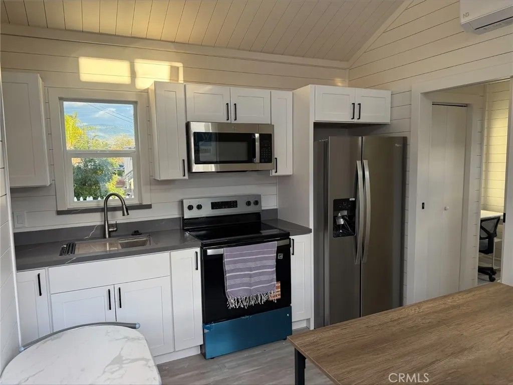 Photo of 501 S mistletoe Ave #17, San Jacinto, CA 92582 (MLS # SW26037710)