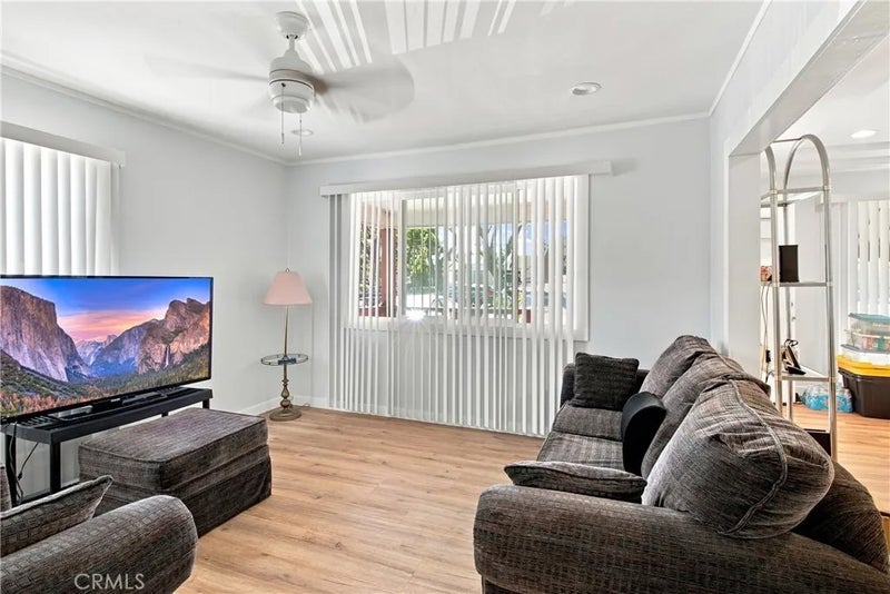 1321 W 60th