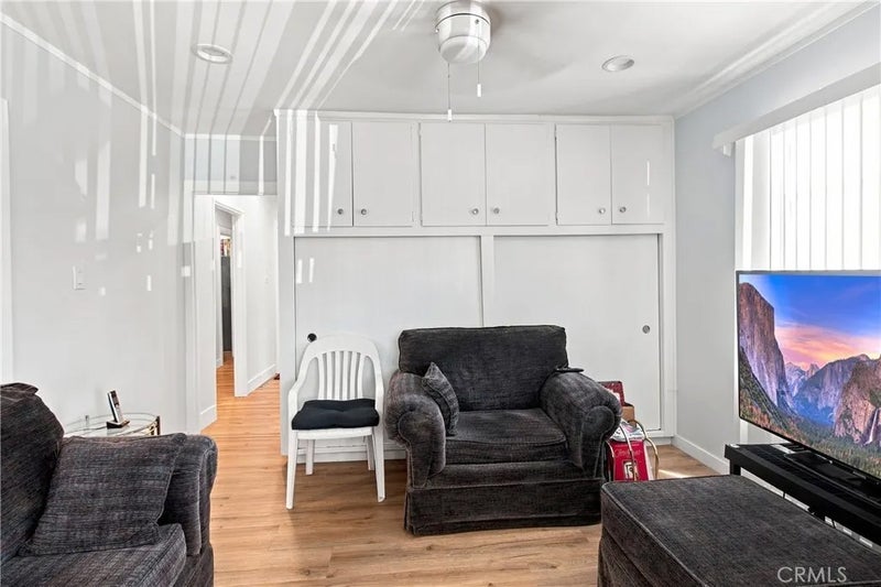 1321 W 60th