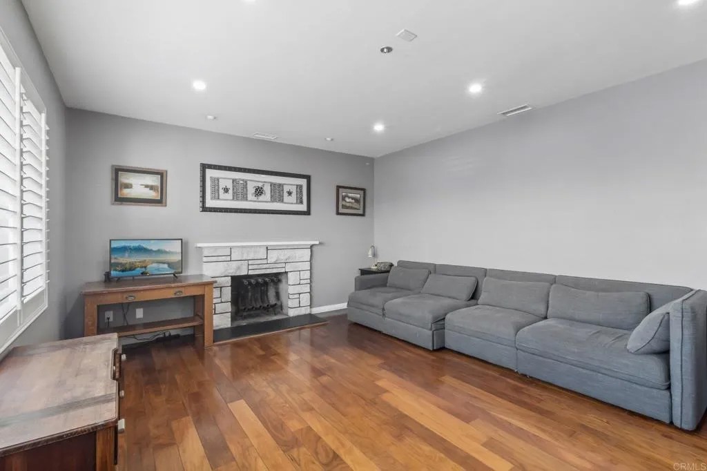 6338 Del Cerro Court