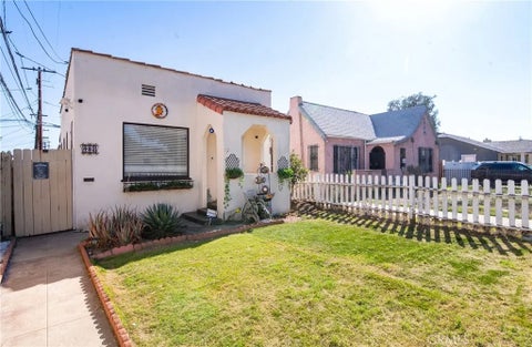 Photo of 482 E 59th ST, Long Beach, CA 90805 (MLS # DW26200989)
