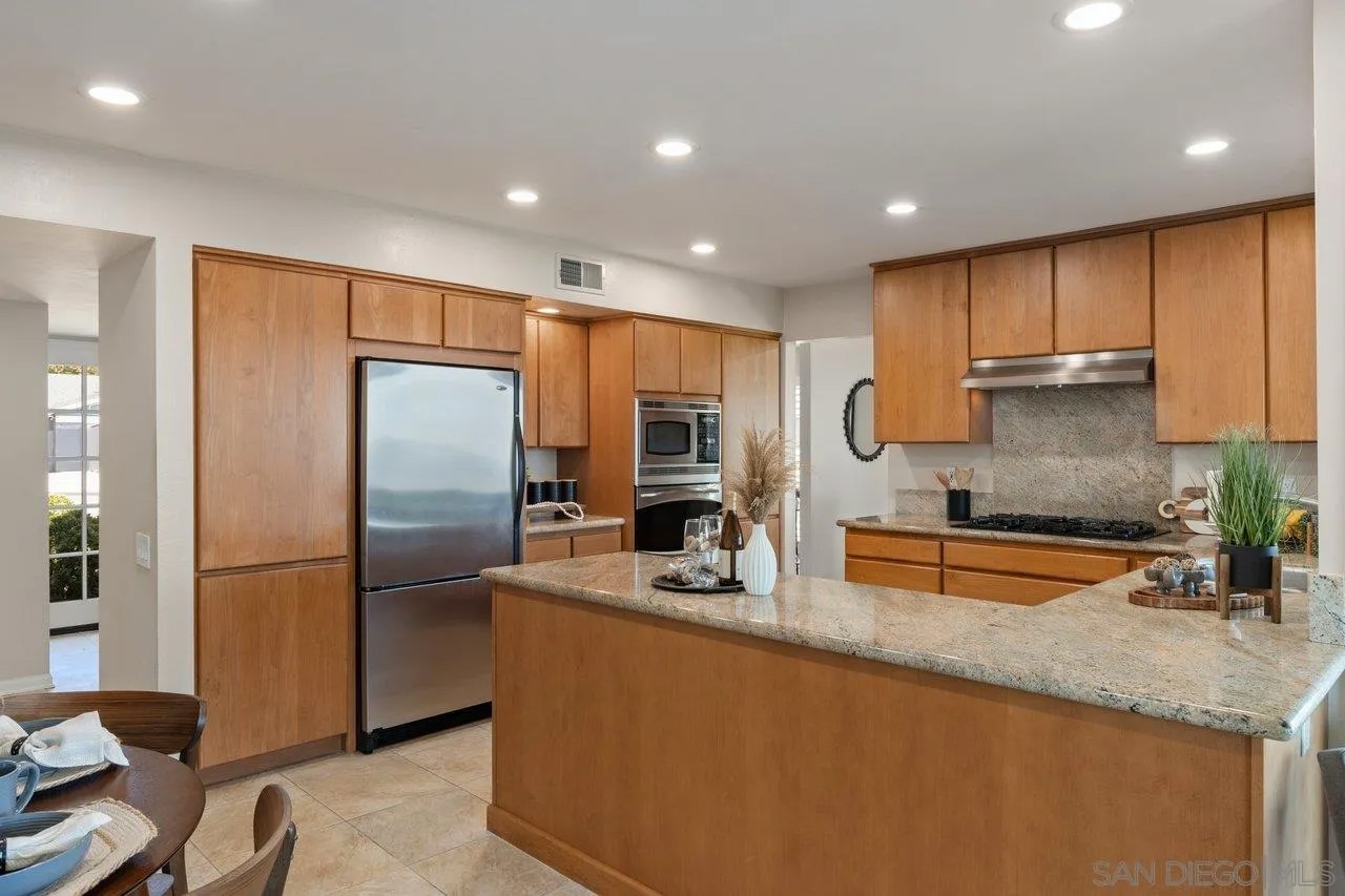 6184 Del Paso Ave