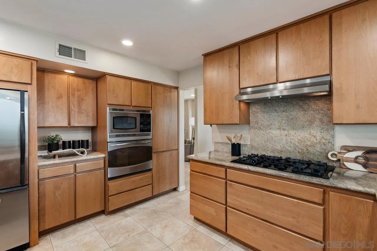 6184 Del Paso Ave