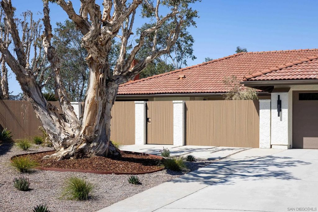 Photo of 1502 Vanessa Cir, Encinitas, CA 92024 (MLS # 260005970)