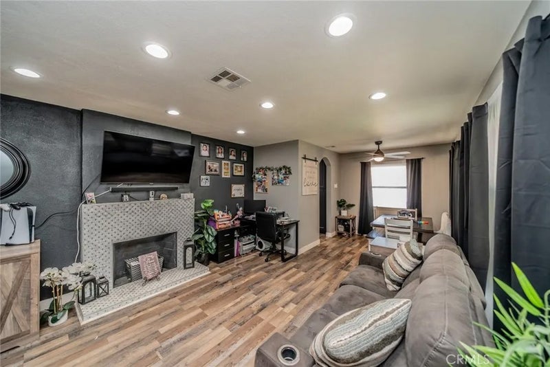 857 W 25th Street