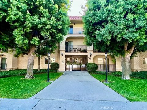 Tiny photo for 3010 Montrose Ave #33, La Crescenta, CA 91214 (MLS # SW25246444)