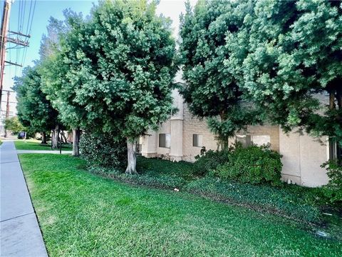 Tiny photo for 3010 Montrose Ave #33, La Crescenta, CA 91214 (MLS # SW25246444)