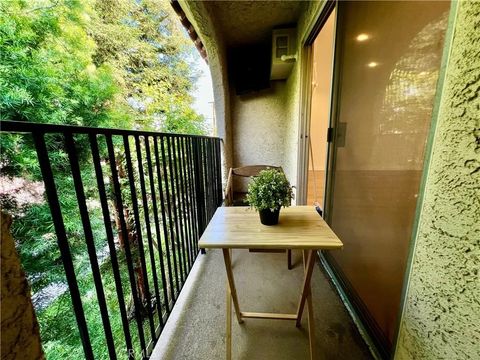 Tiny photo for 3010 Montrose Ave #33, La Crescenta, CA 91214 (MLS # SW25246444)
