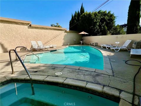 Tiny photo for 3010 Montrose Ave #33, La Crescenta, CA 91214 (MLS # SW25246444)