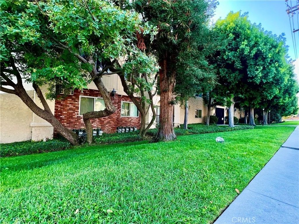 Photo of 3010 Montrose Ave #33, La Crescenta, CA 91214 (MLS # SW25246444)
