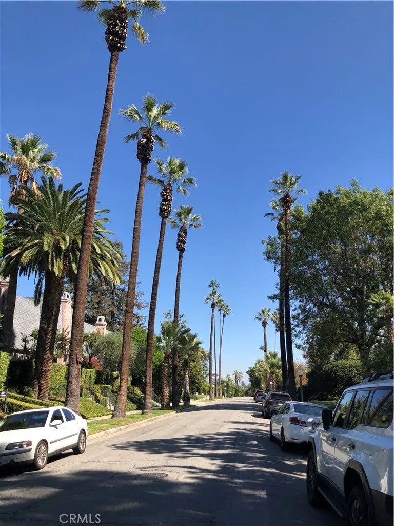 380 S Orange Grove Bl 8
