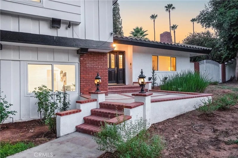 2350 Shadow Hill Drive