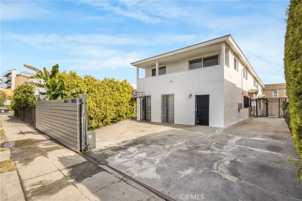 Photo of 2804 S Norton Ave, Los Angeles, CA 90018 (MLS # SB26003857)