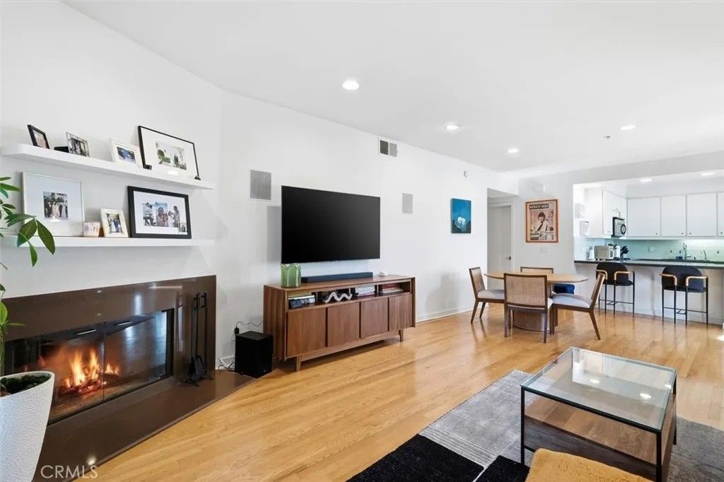 Photo of 943 14th Street #101, Santa Monica, CA 90403 (MLS # SB26059539)