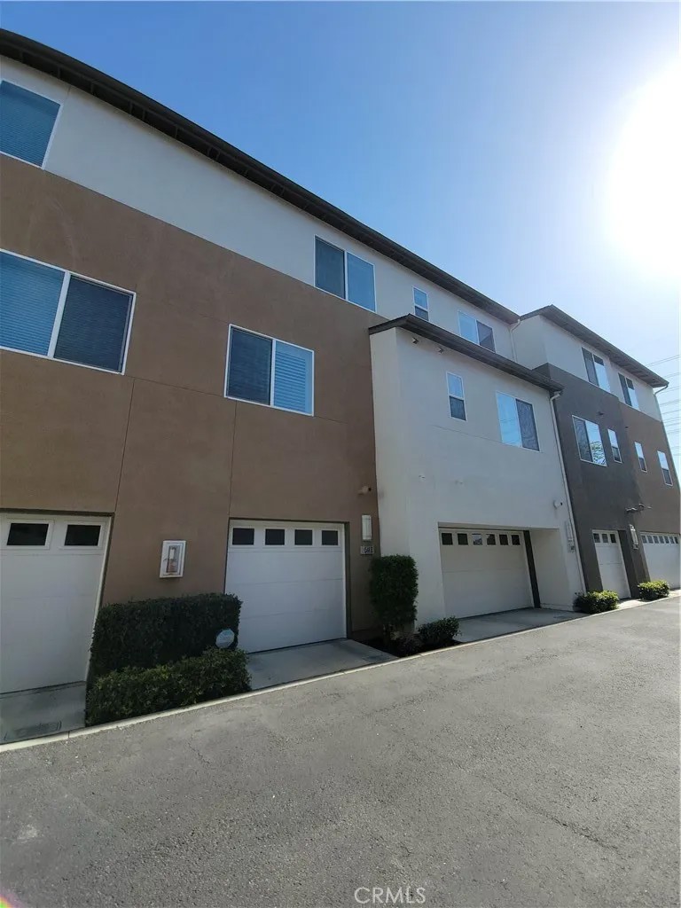 1568 W Artesia Square E