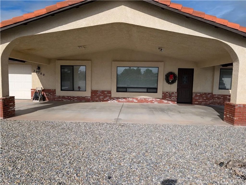 Photo of 20180 Ottawa Rd, Apple Valley, CA 92308 (MLS # HD25270357)