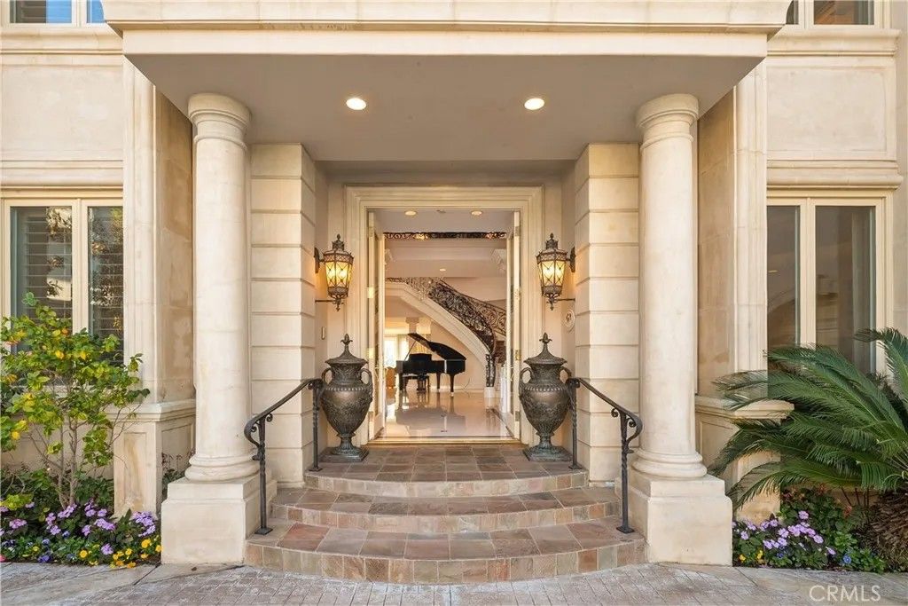 Photo of 11740 Wetherby, Bel Air, CA 90077 (MLS # SR25277415)