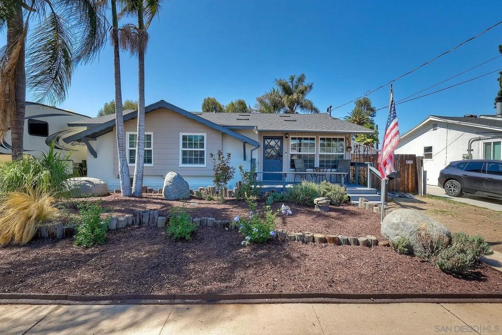 Photo of 828 Waterloo Ave, El Cajon, CA 92019 (MLS # 250046153)