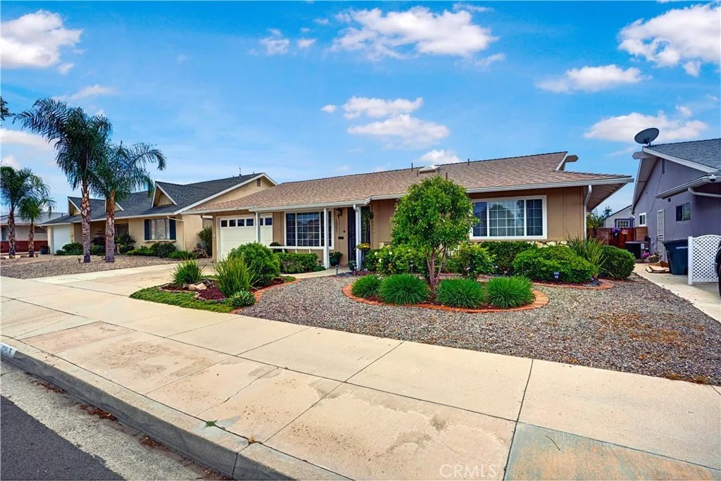 1221 W Mayberry Avenue