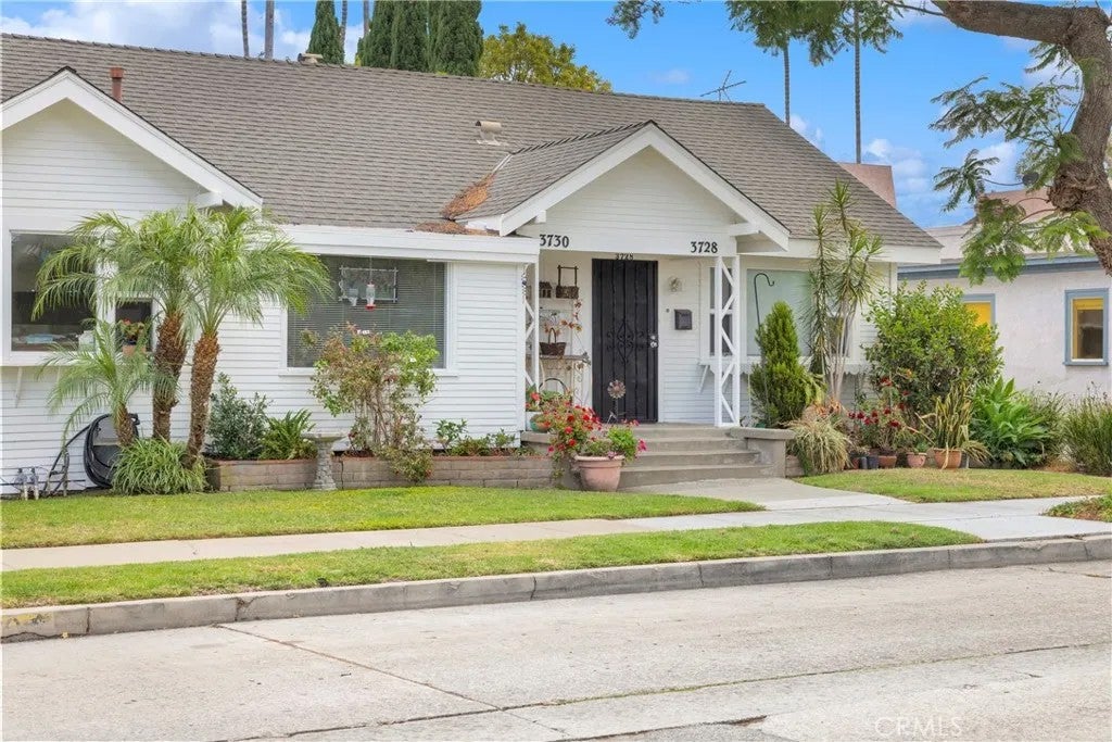 Photo of 3728 E Colorado ST, Long Beach, CA 90814 (MLS # PW26156588)