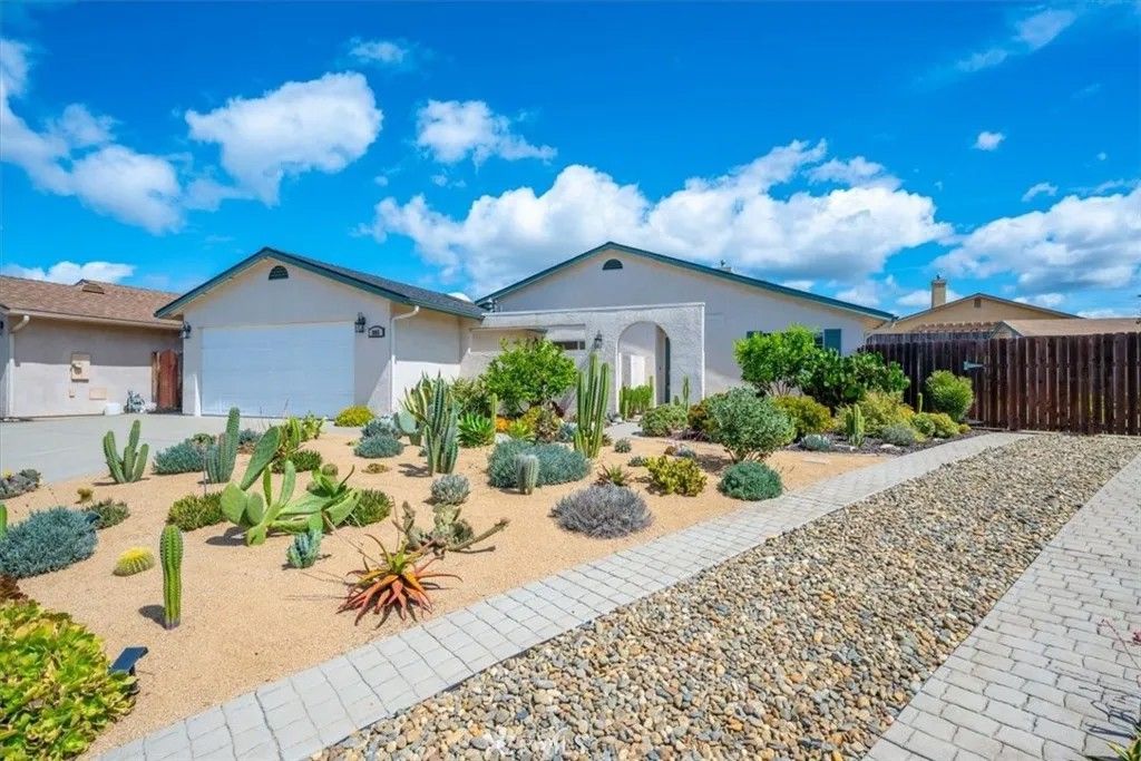 Photo of 885 Peregrine Ln, Nipomo, CA 93444 (MLS # PI26071743)