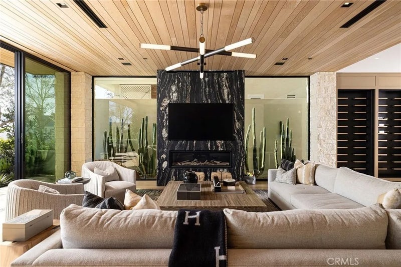 2304 Cliff
