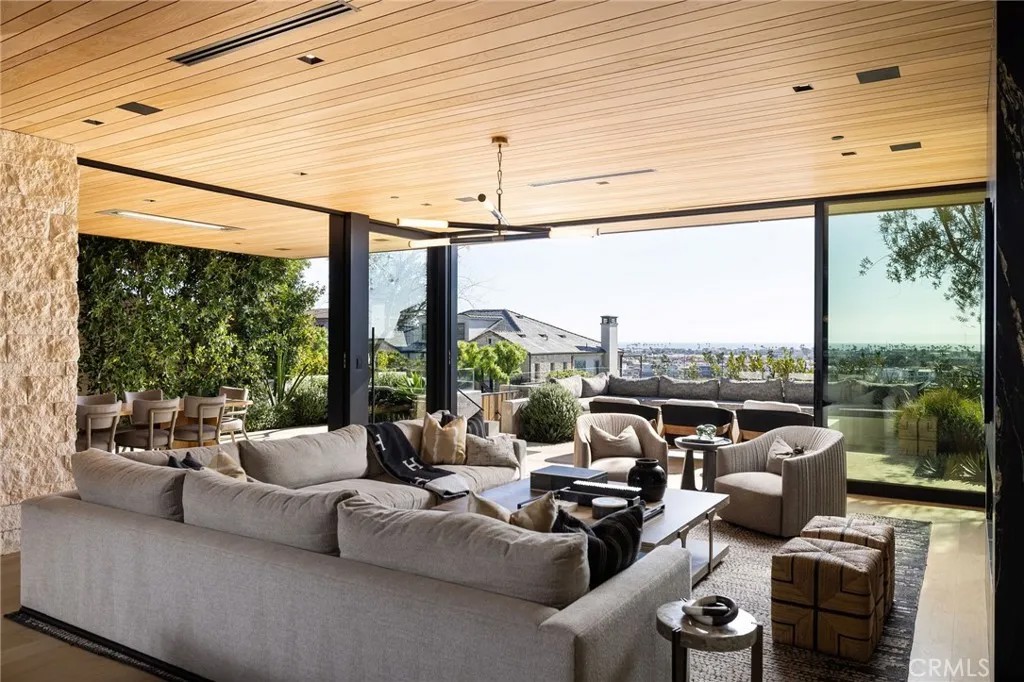 2304 Cliff