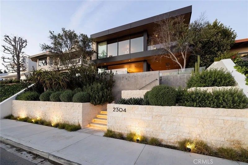 2304 Cliff