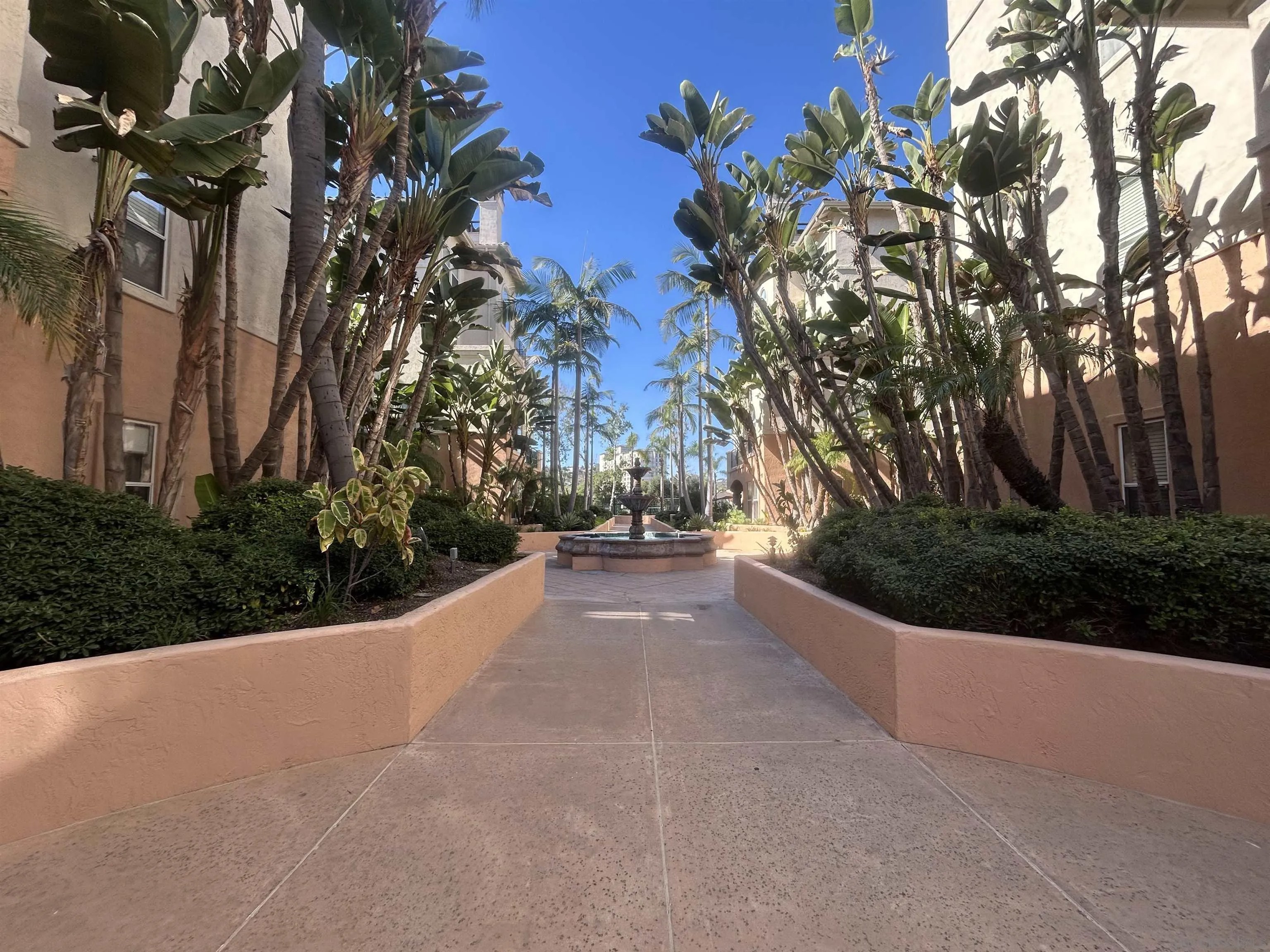 640 Camino De La Reina 1405