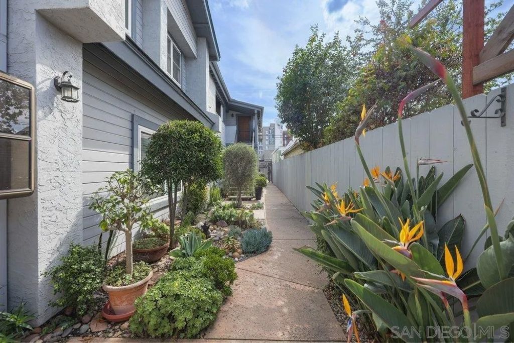 Photo of 1009 Essex St #6, San Diego, CA 92103 (MLS # 260004254)