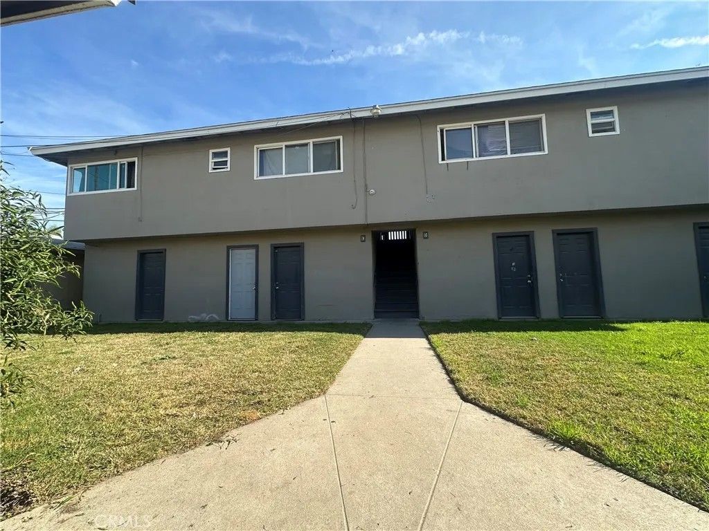 Photo of 422 N Glenn, Fresno, CA 93701 (MLS # SC26017988)