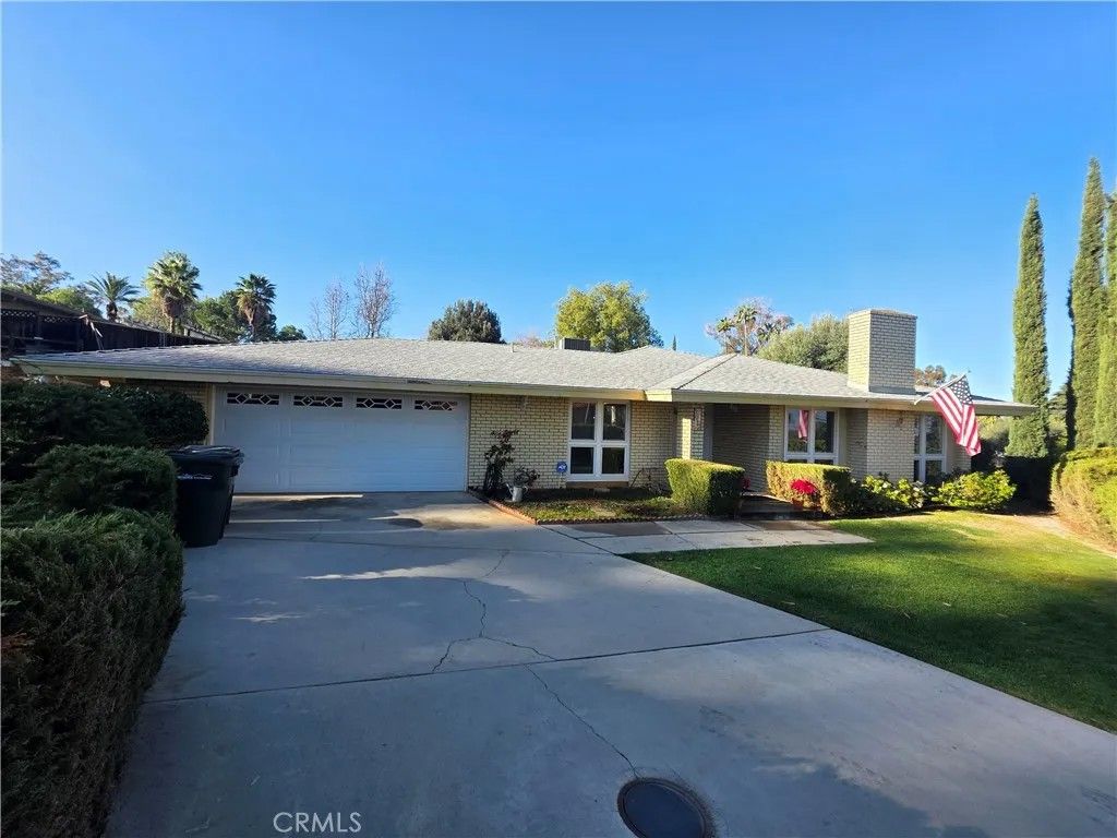 Photo of 1568 Ridge Street, Redlands, CA 92373 (MLS # IG26034328)