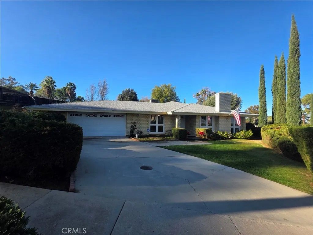 Photo of 1568 Ridge Street, Redlands, CA 92373 (MLS # IG26034328)
