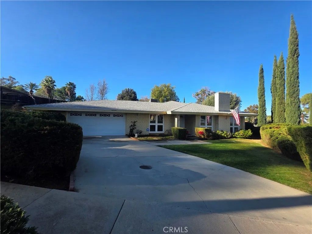Photo of 1568 Ridge Street, Redlands, CA 92373 (MLS # IG26034328)