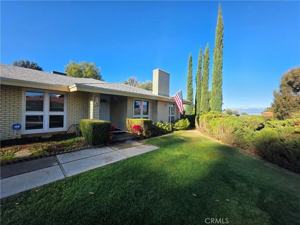 Photo of 1568 Ridge Street, Redlands, CA 92373 (MLS # IG26034328)