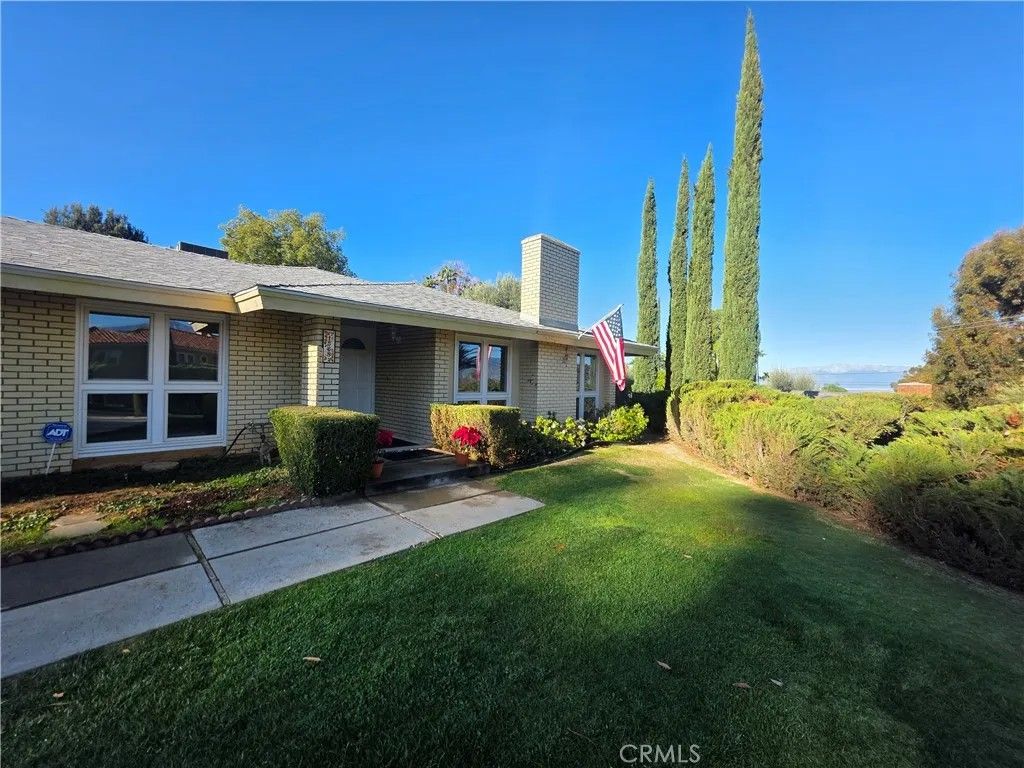 Photo of 1568 Ridge Street, Redlands, CA 92373 (MLS # IG26034328)