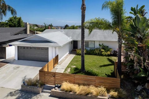 Photo of 4037 Vista Calaveras Street, Oceanside, CA 92056 (MLS # NDP2607343)
