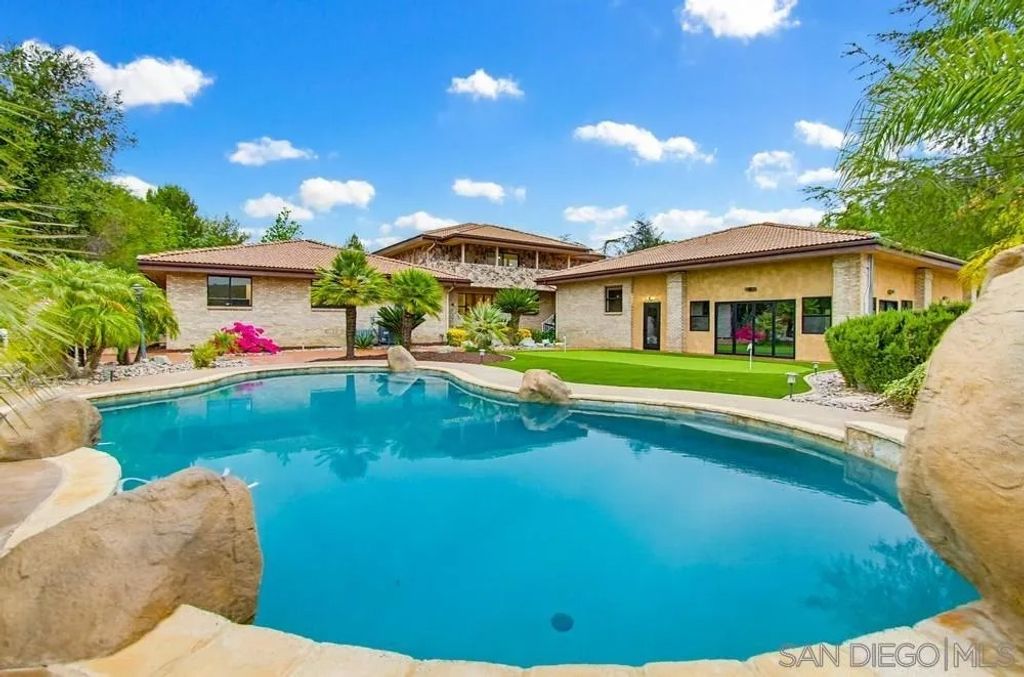 Photo of 3725 Via Cielo Azul, Alpine, CA 91901 (MLS # 260007962)