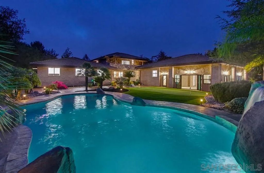 Photo of 3725 Via Cielo Azul, Alpine, CA 91901 (MLS # 260007962)