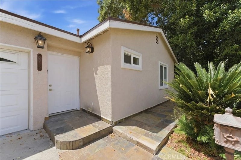 5211 Calatrana Drive